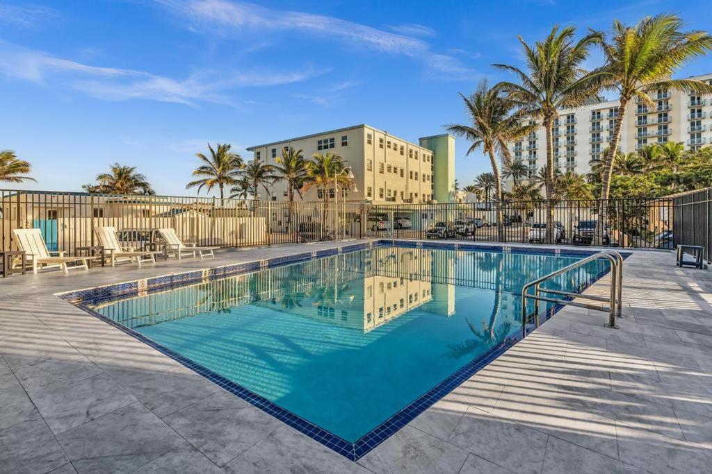 Beachfront & Pool Near Marriott Apartamento *